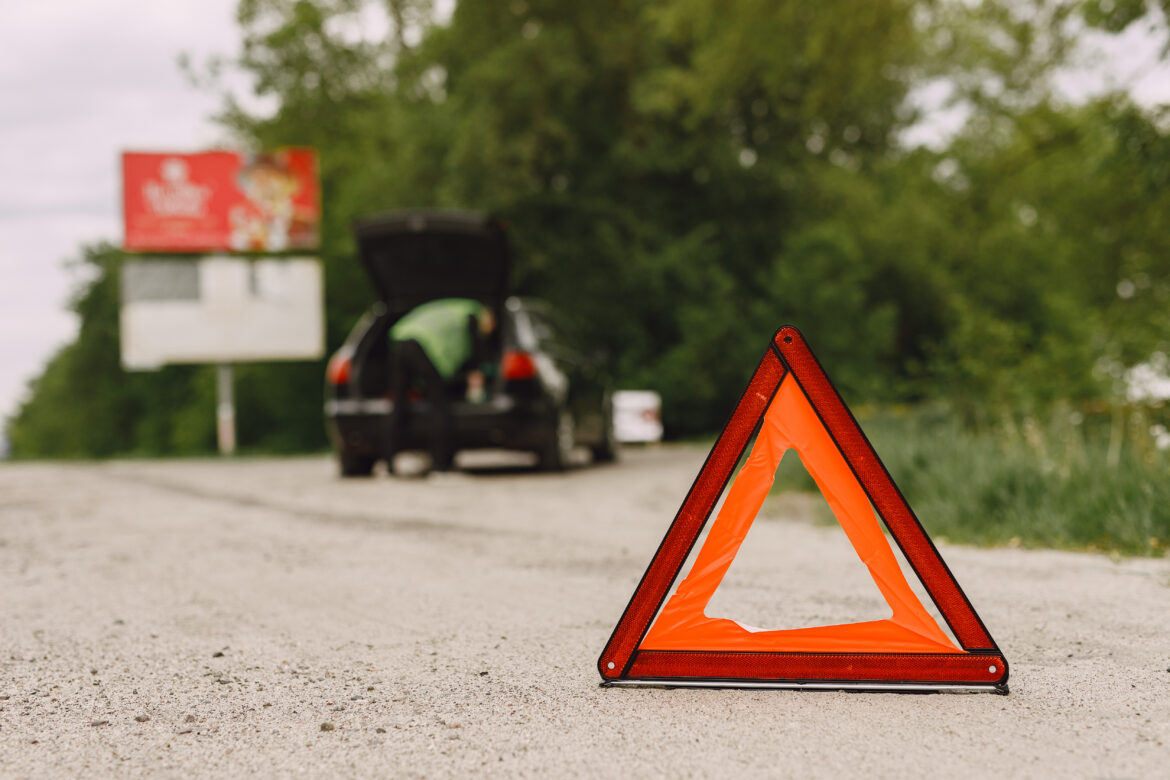 Šta raditi kada vam auto stane u sred puta – vodič korak po korak