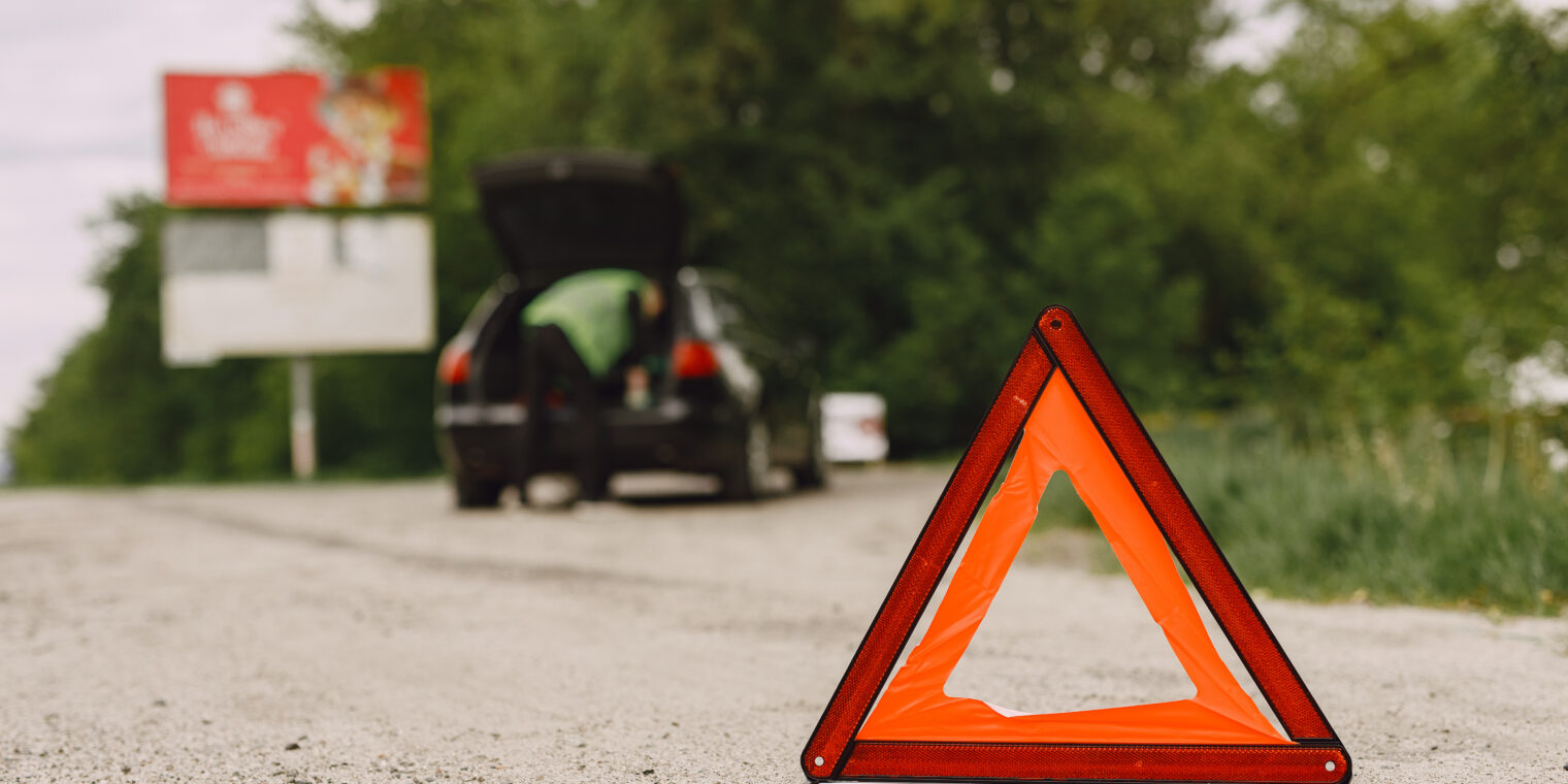 Šta raditi kada vam auto stane u sred puta – vodič korak po korak